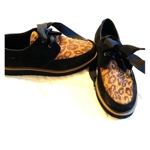 Leopard shoes